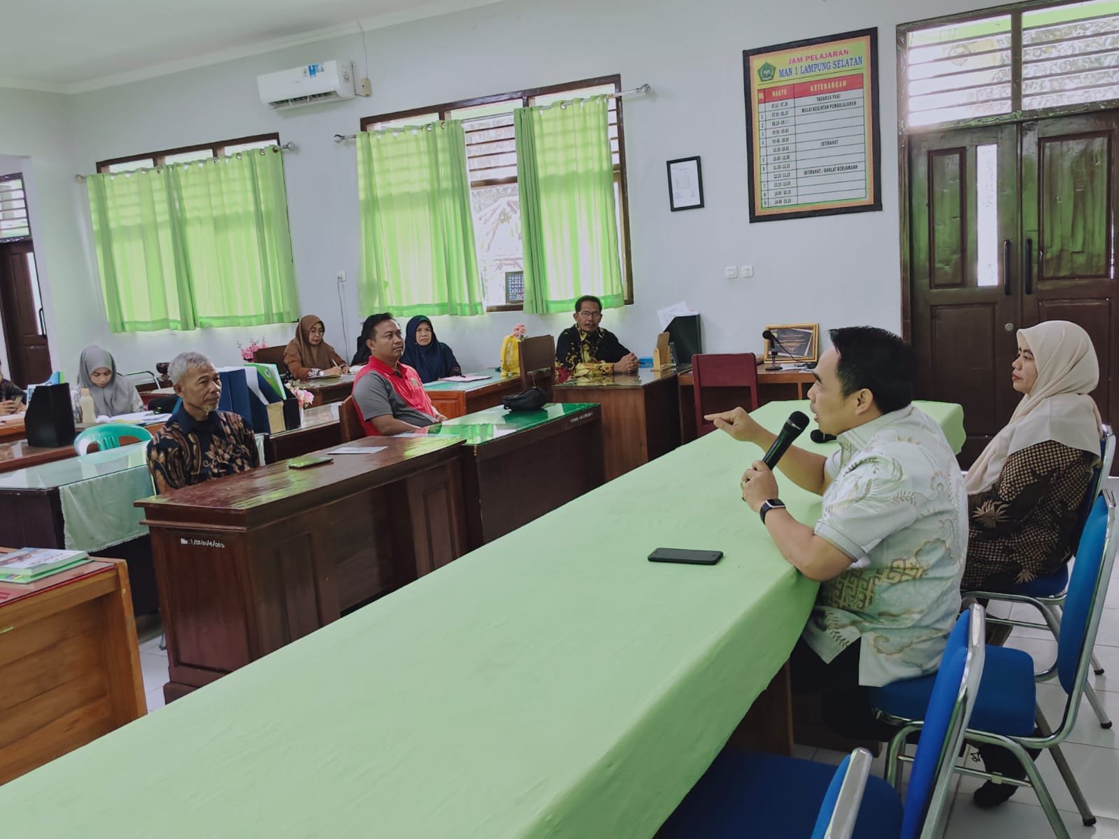Pacu Prestasi dan Sinergi, Kakan Kemenag Lamsel Beri Pembinaan Spesial untuk ASN MAN 1 Lampung Selatan