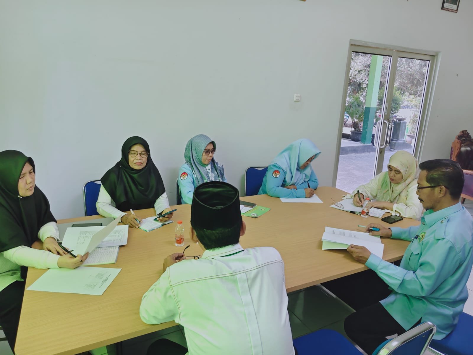 Perkuat Konsolidasi dan Akselerasi Program: Kepala MAN 1 Lampung Selatan Pimpin Rapat Evaluasi dan Strategi Jangka Pendek Bersama Jajaran Pimpinan