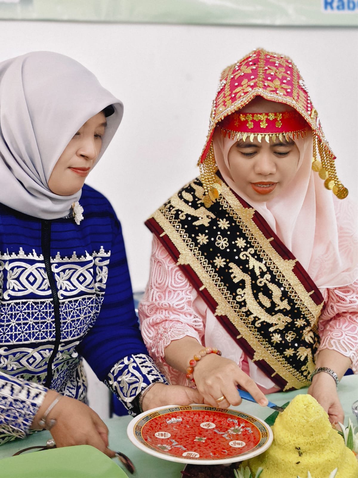 Satu Tumpeng, Satu Semangat: Rayakan HUT RI ke-81, MAN 1 Lampung Selatan Perkuat Soliditas Lembaga