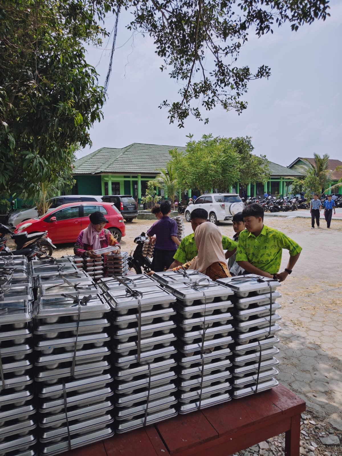 Berkah Makan Siang Sebelum Dzuhur: Siswa MAN 1 Lampung Selatan Sambut Hangat Program Makanan Bergizi Gratis